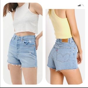 Levi’s Ribcage Short in Tango Beach